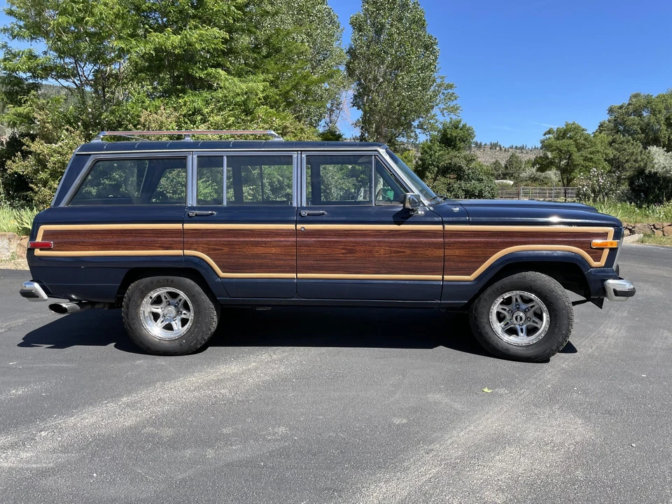 1984 Jeep SJ Grand Wagoneer - Image 5 of 31