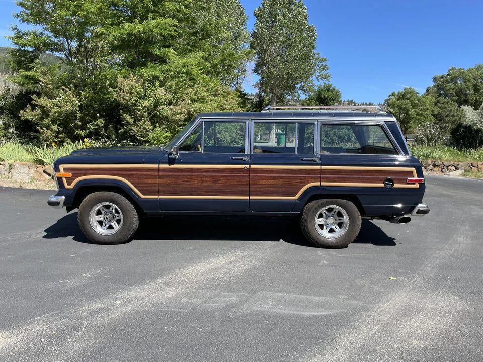 1984 Jeep SJ Grand Wagoneer - Image 9 of 31
