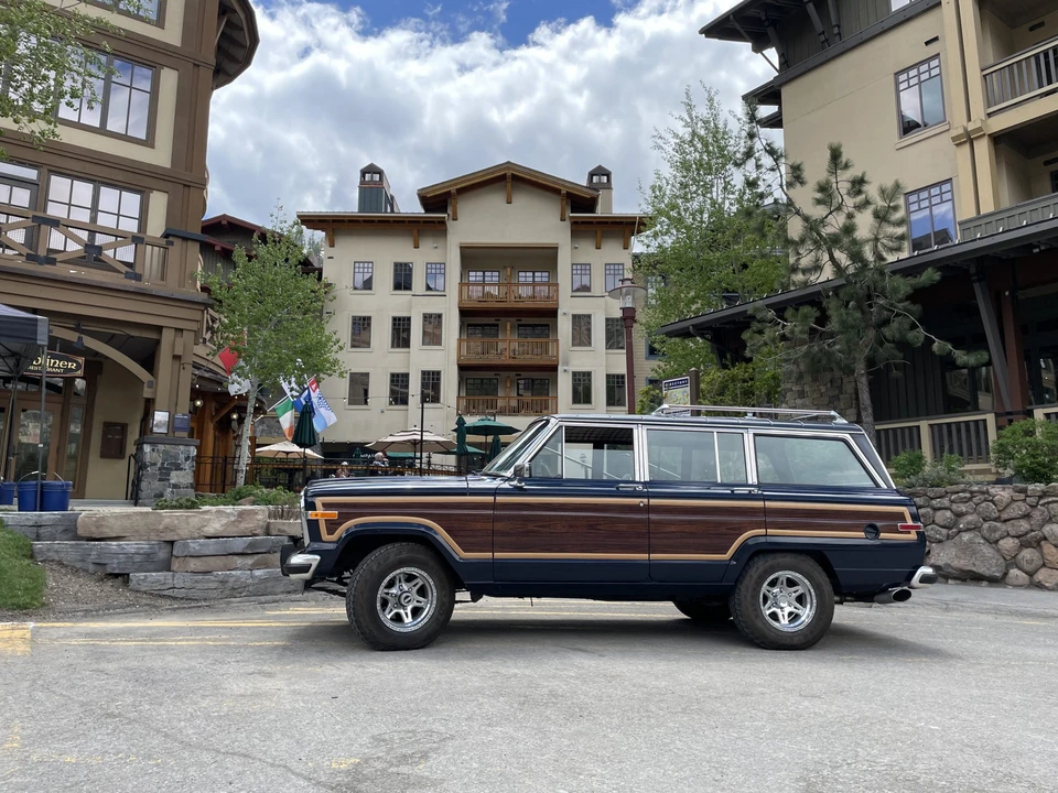 1984 Jeep SJ Grand Wagoneer - Image 10 of 31