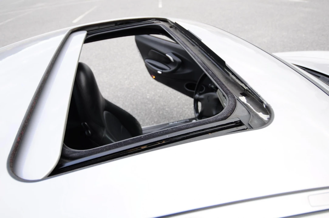 1999 Porsche 996 Carrera - Image 17 of 31