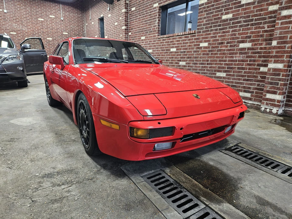1986 Porsche 944 - Image 28 of 31