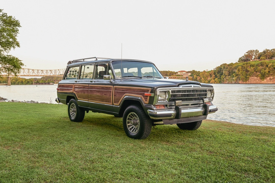 1988 Jeep SJ Grand Wagoneer - Image 13 of 31