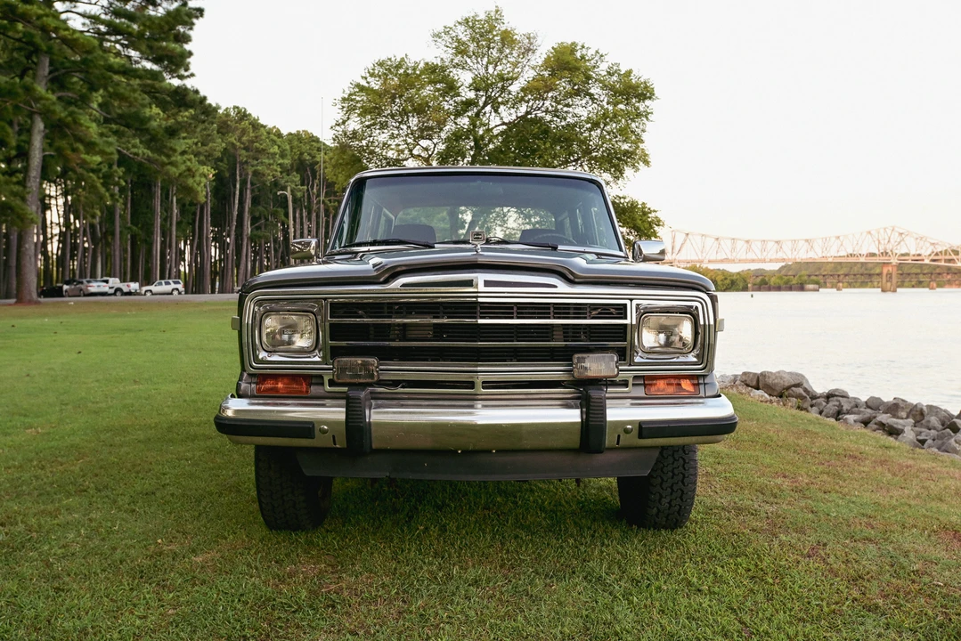 1988 Jeep SJ Grand Wagoneer - Image 14 of 31