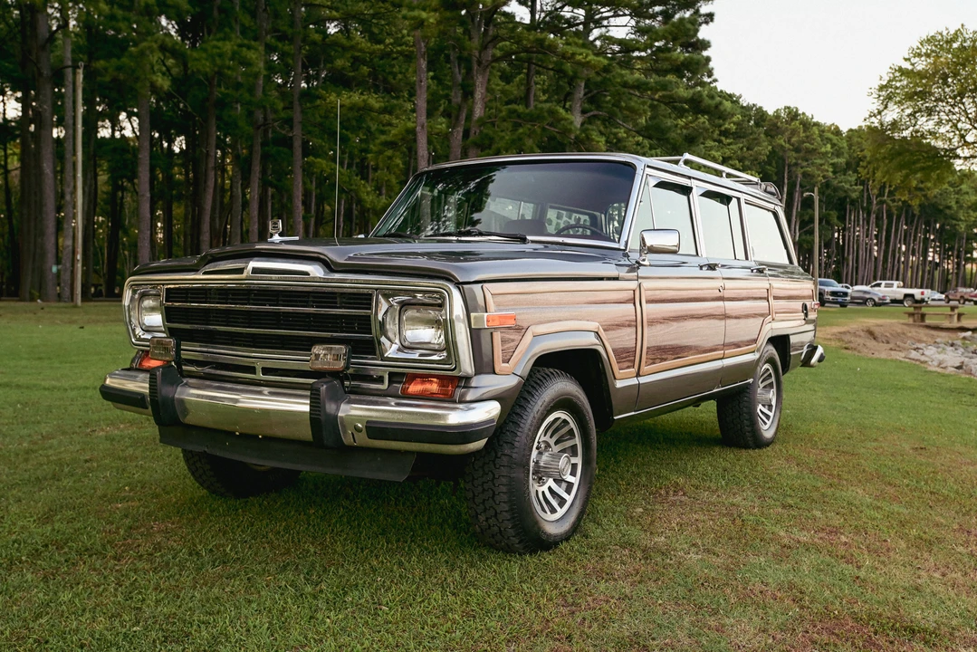 1988 Jeep SJ Grand Wagoneer - Image 2 of 31