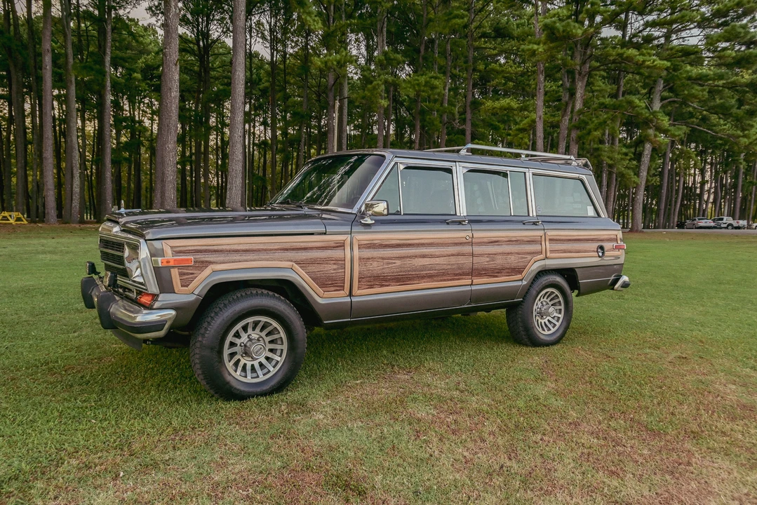 1988 Jeep SJ Grand Wagoneer - Image 4 of 31