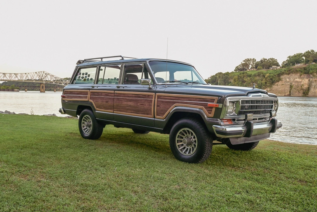 1988 Jeep SJ Grand Wagoneer - Image 12 of 31