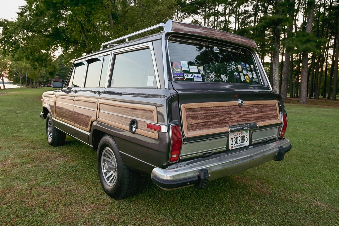 1988 Jeep SJ Grand Wagoneer - Image 7 of 31