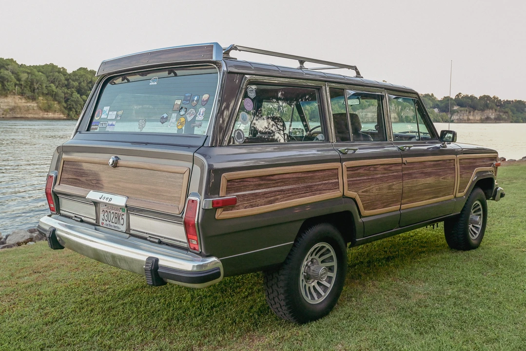1988 Jeep SJ Grand Wagoneer - Image 9 of 31