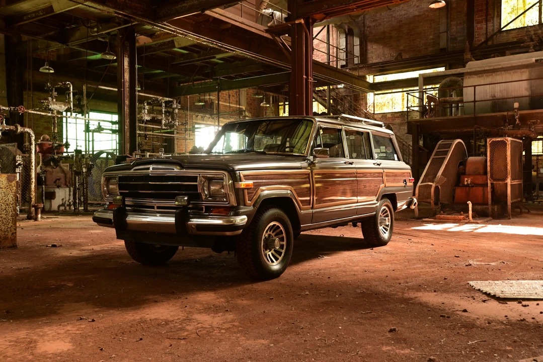 1988 Jeep SJ Grand Wagoneer - Image 17 of 31