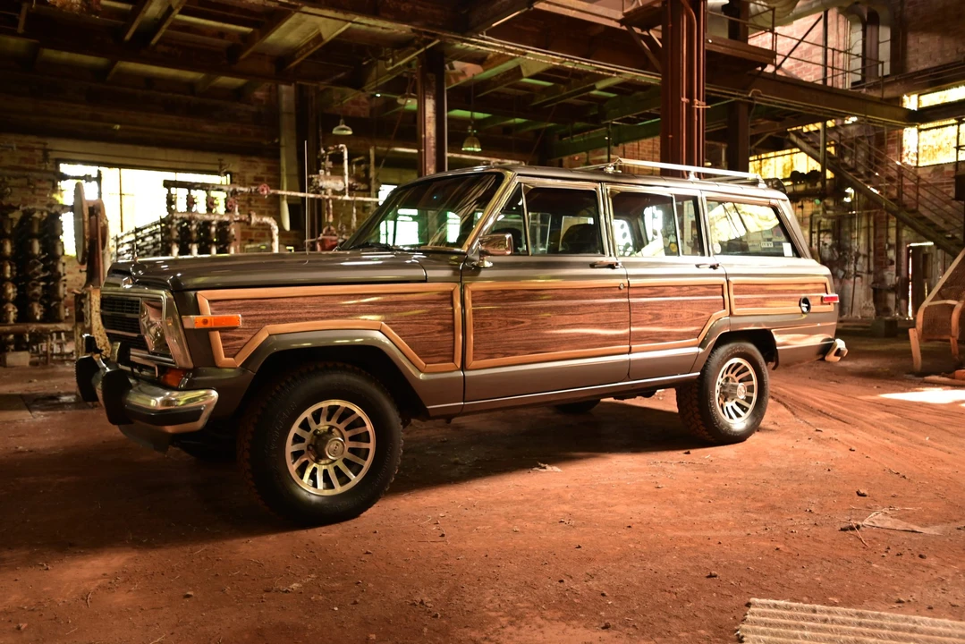1988 Jeep SJ Grand Wagoneer - Image 18 of 31