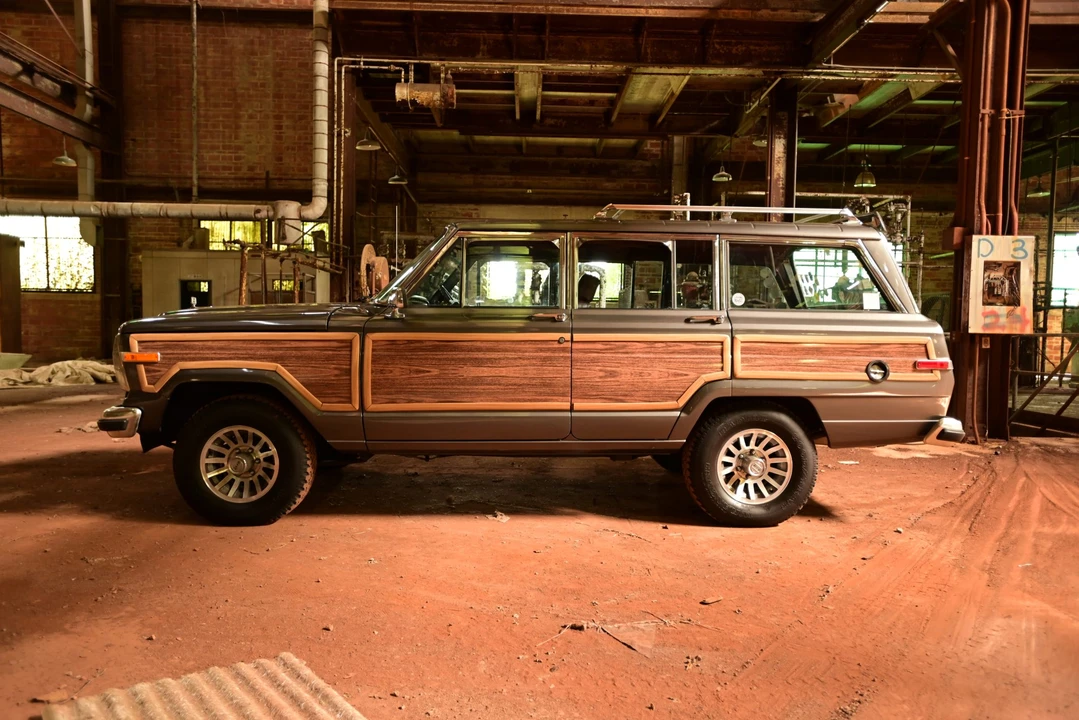 1988 Jeep SJ Grand Wagoneer - Image 19 of 31