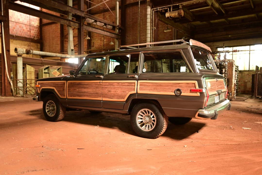 1988 Jeep SJ Grand Wagoneer - Image 20 of 31