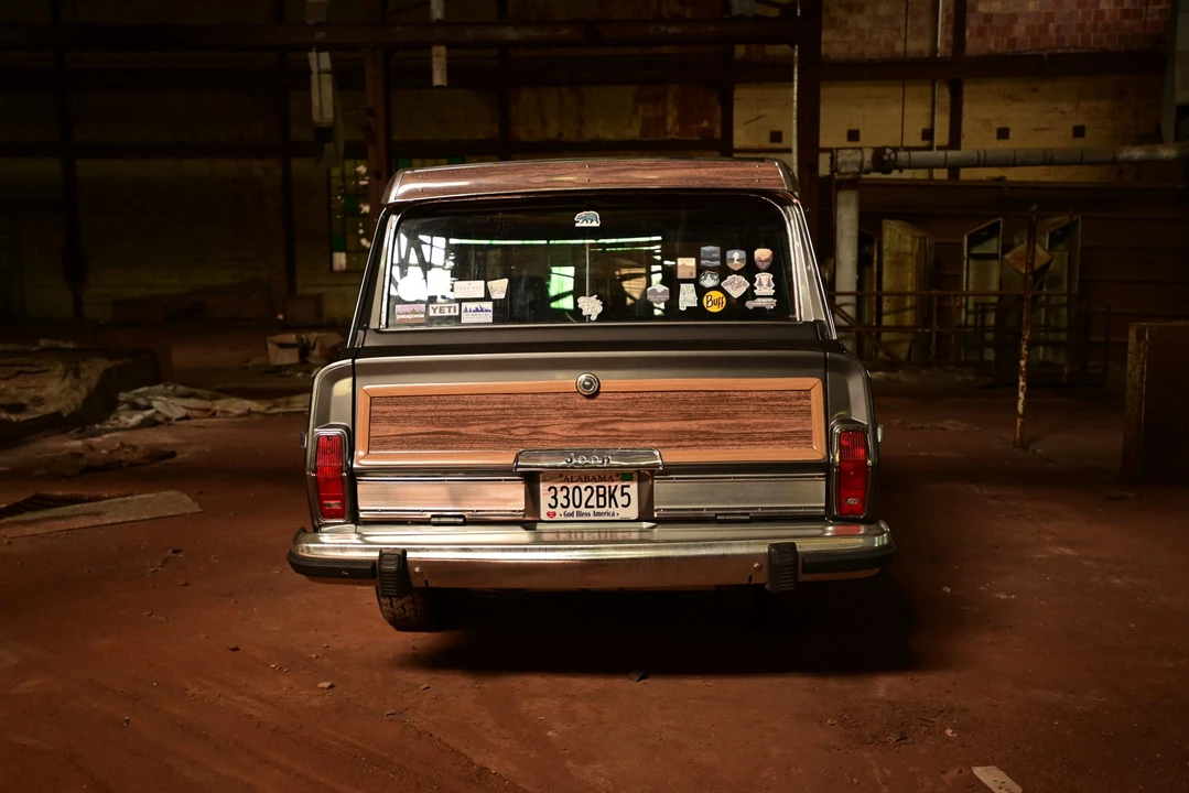 1988 Jeep SJ Grand Wagoneer - Image 22 of 31