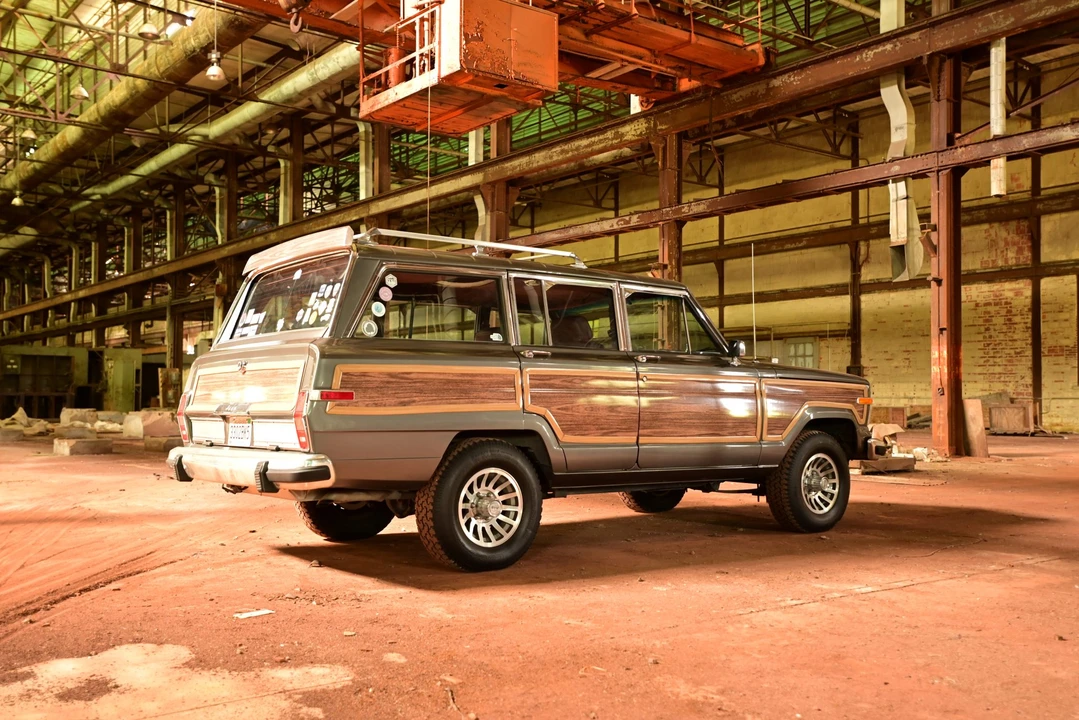 1988 Jeep SJ Grand Wagoneer - Image 23 of 31
