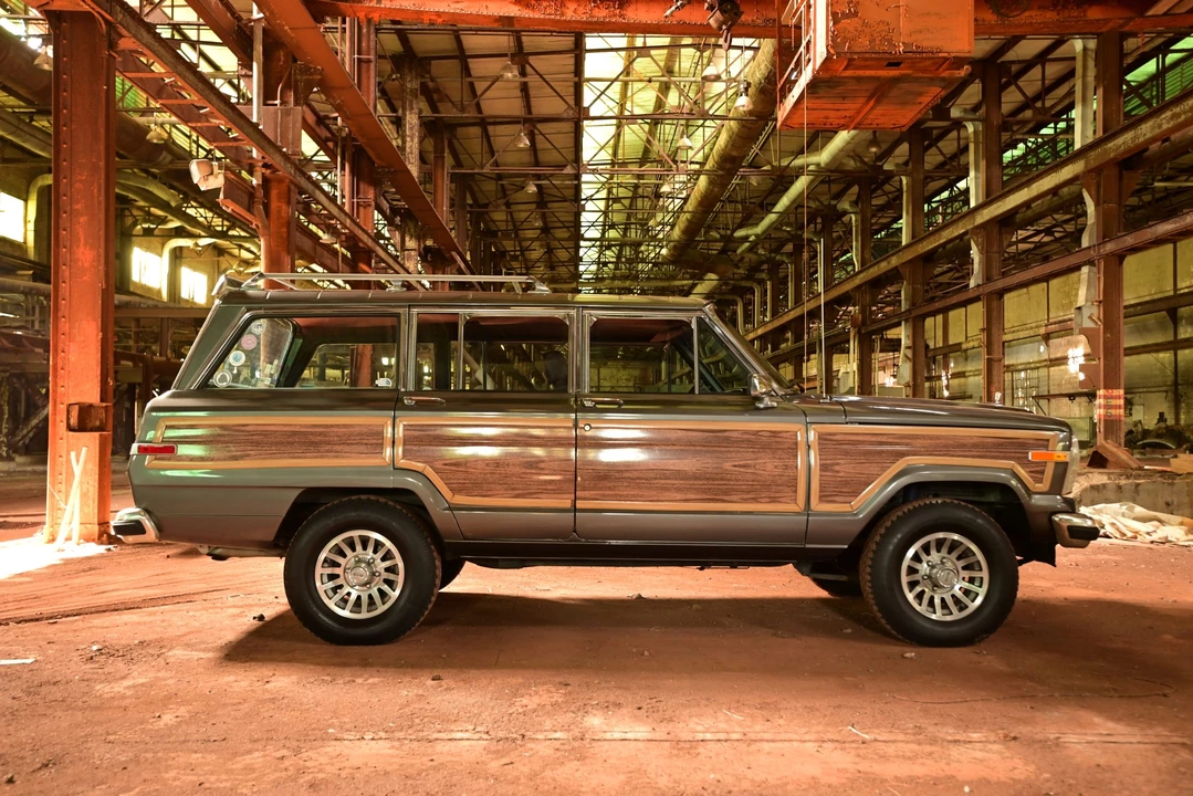 1988 Jeep SJ Grand Wagoneer - Image 24 of 31