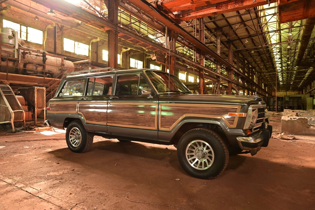 1988 Jeep SJ Grand Wagoneer - Image 25 of 31