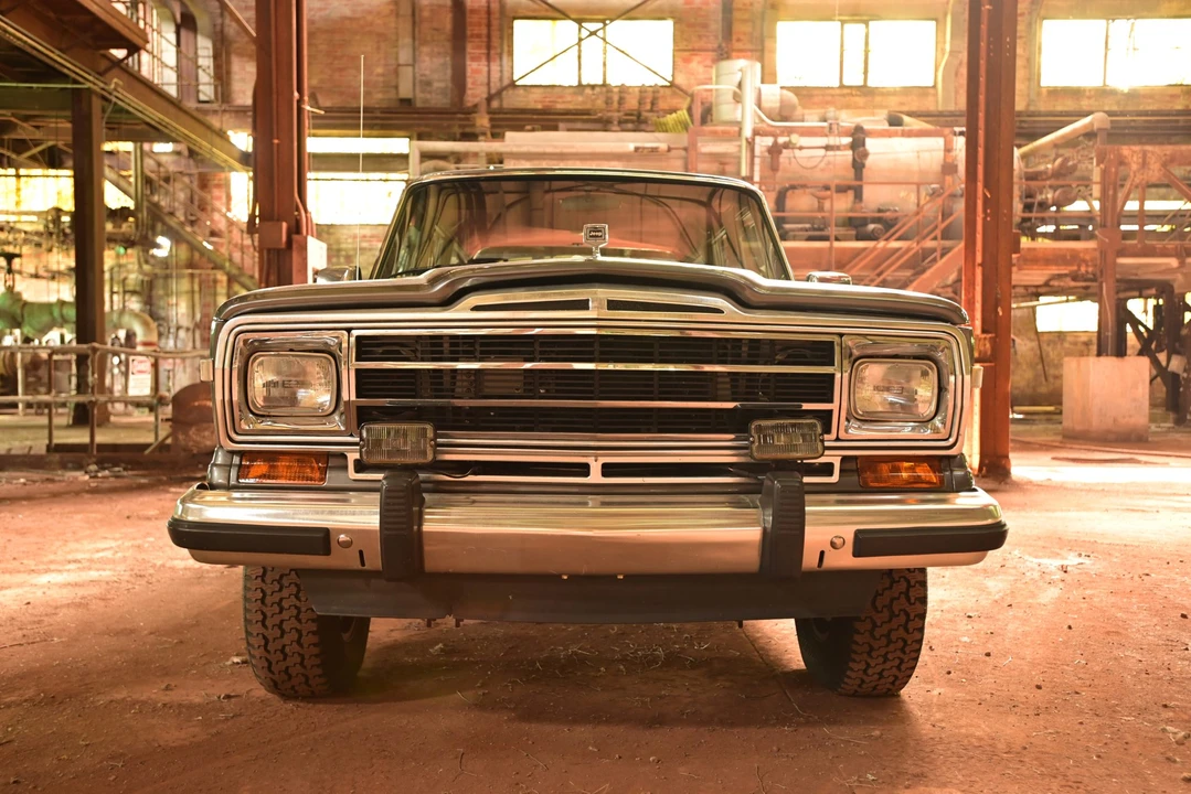 1988 Jeep SJ Grand Wagoneer - Image 28 of 31