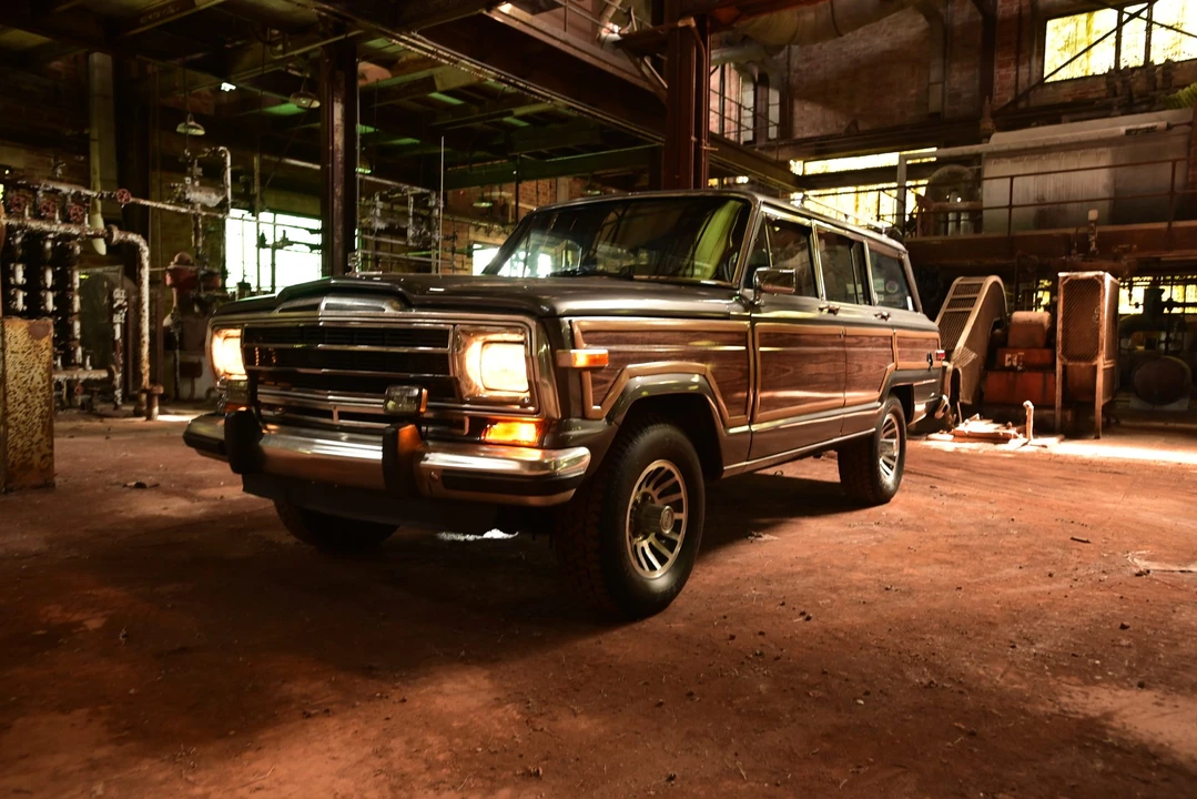 1988 Jeep SJ Grand Wagoneer - Image 16 of 31