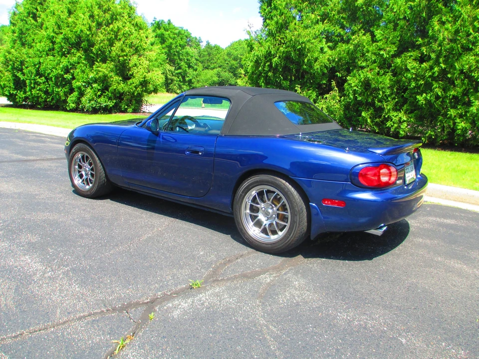 2001 Mazda NB MX-5 Miata - Image 19 of 31