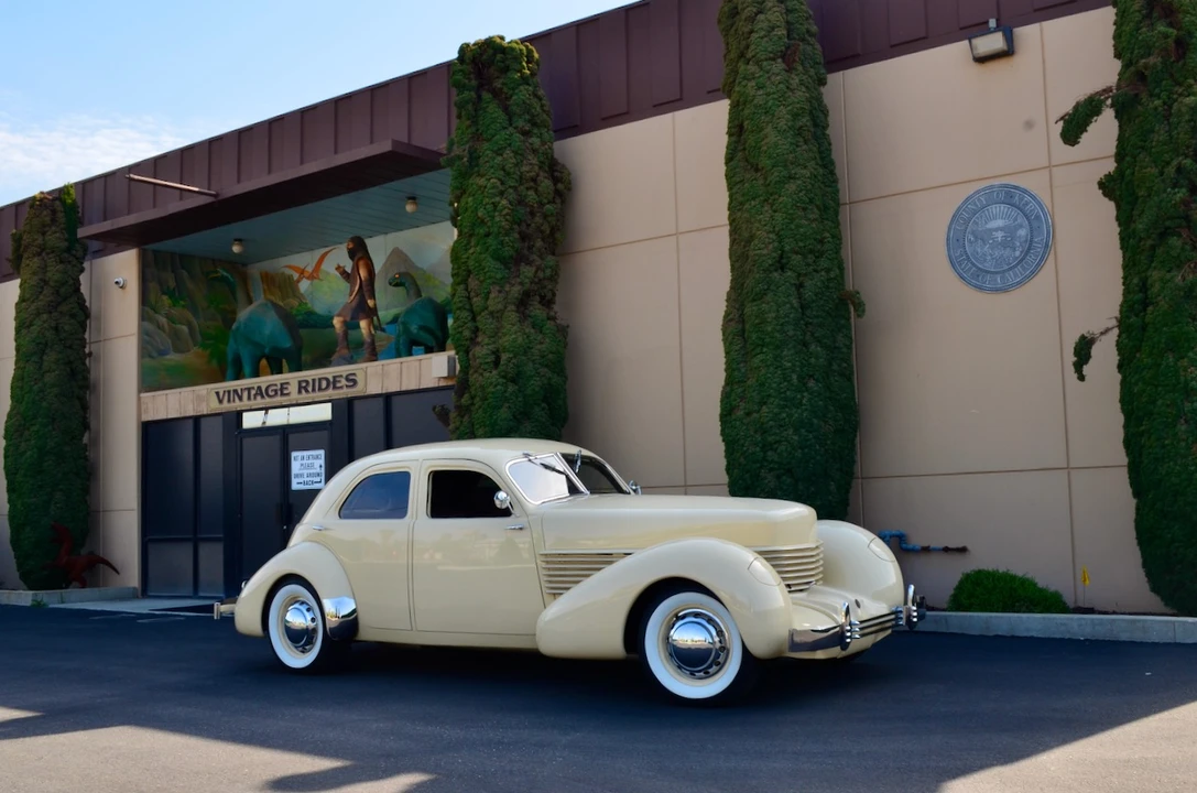 1936 Cord 810 & 812 - Image 6 of 31