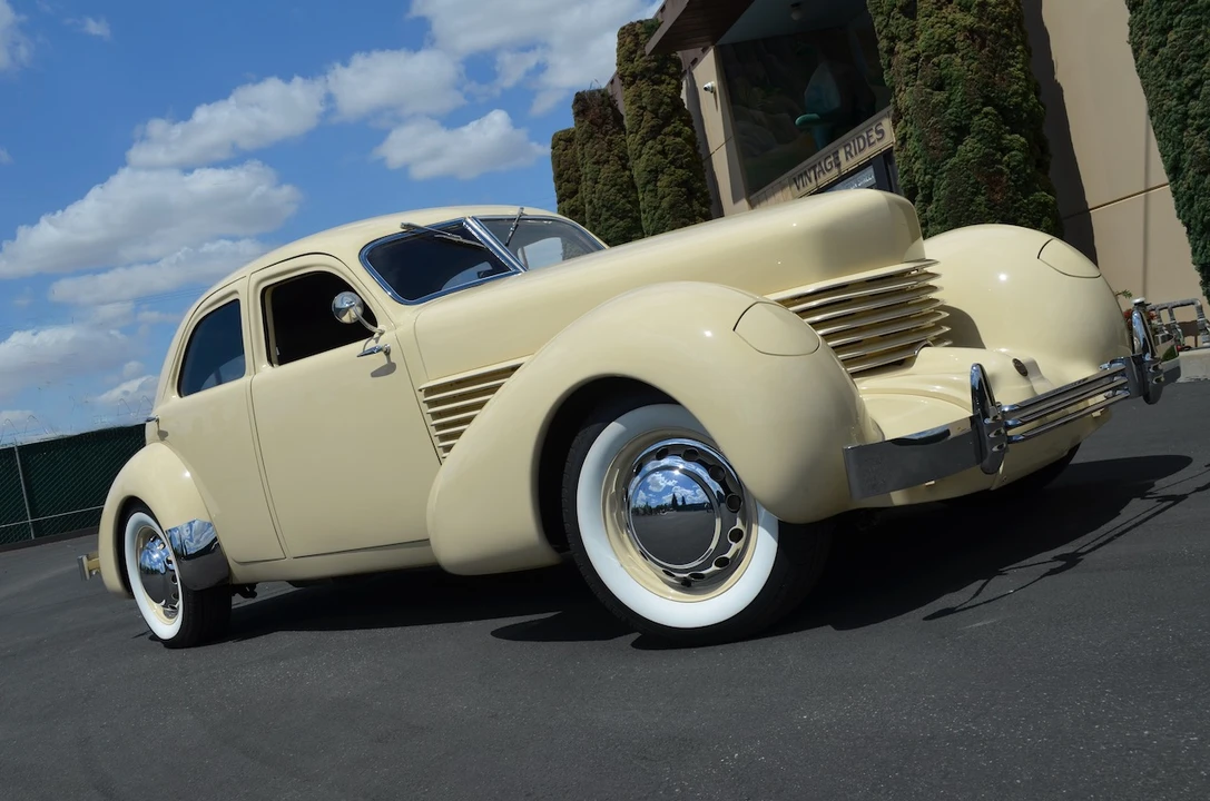 1936 Cord 810 & 812 - Image 9 of 31