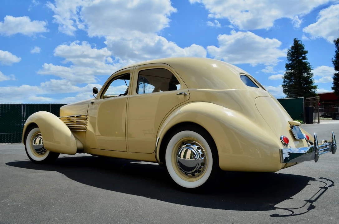 1936 Cord 810 & 812 - Image 2 of 31