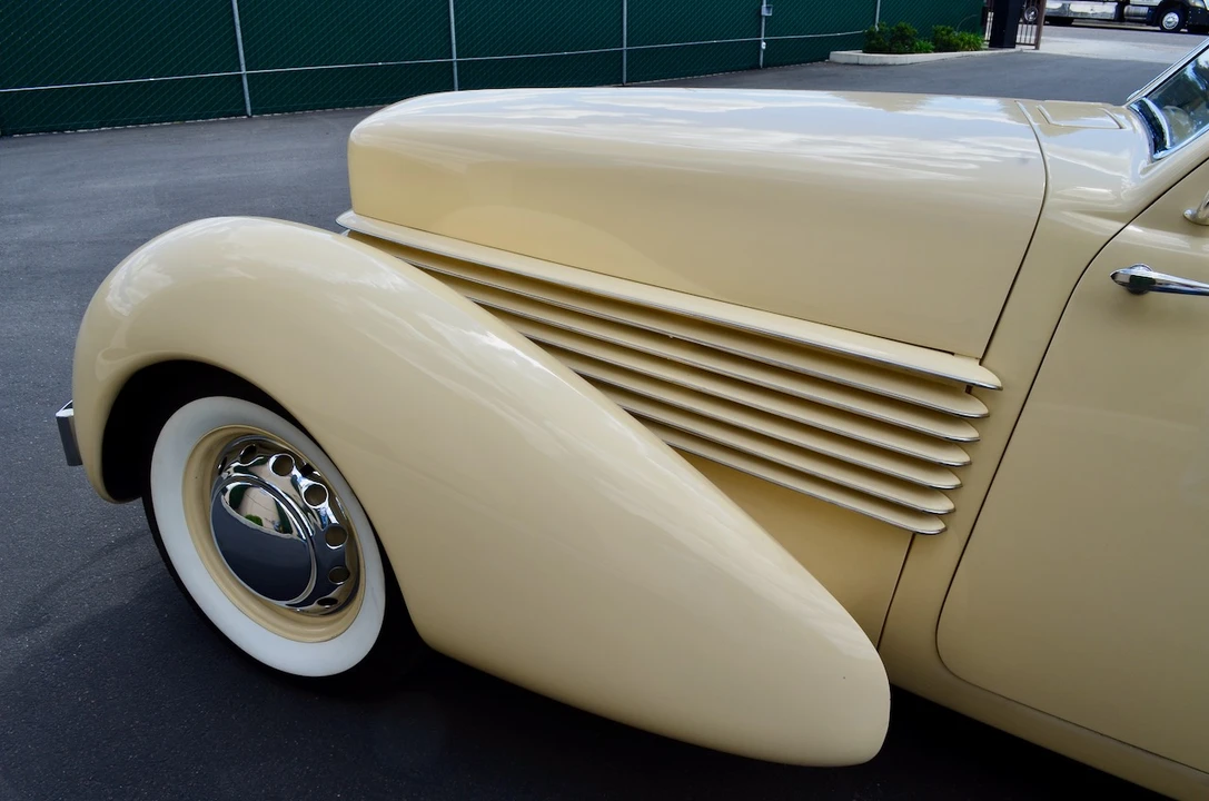 1936 Cord 810 & 812 - Image 14 of 31