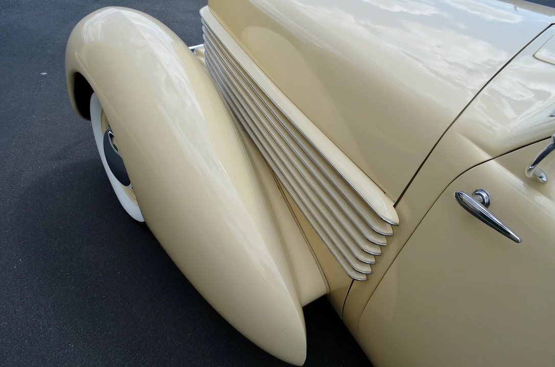 1936 Cord 810 & 812 - Image 16 of 31