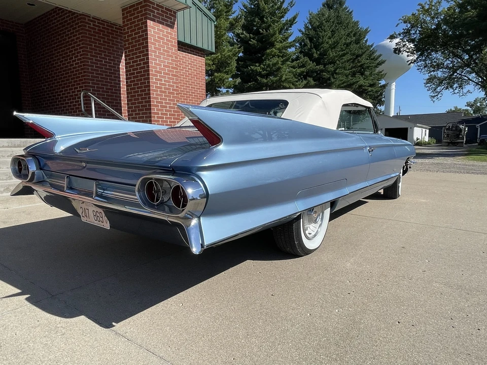 1961 Cadillac Series 62 6th Gen - Image 13 of 31