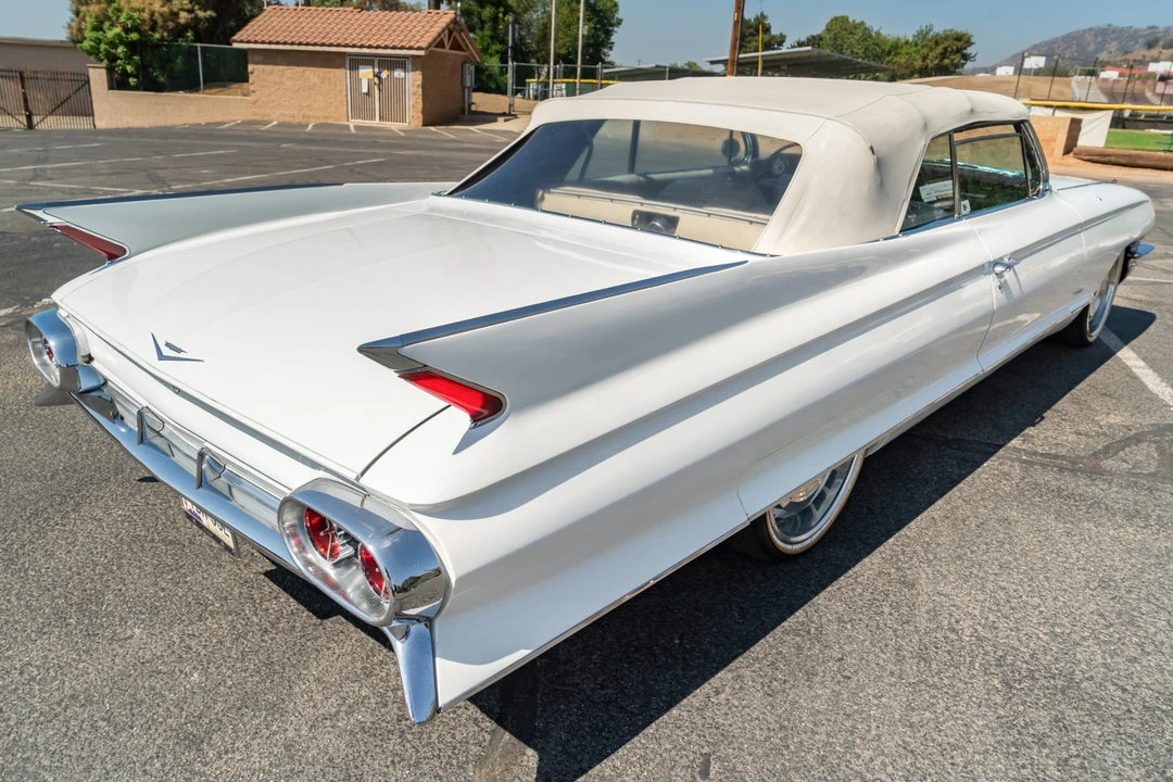 1961 Cadillac Series 62 6th Gen - Image 17 of 31
