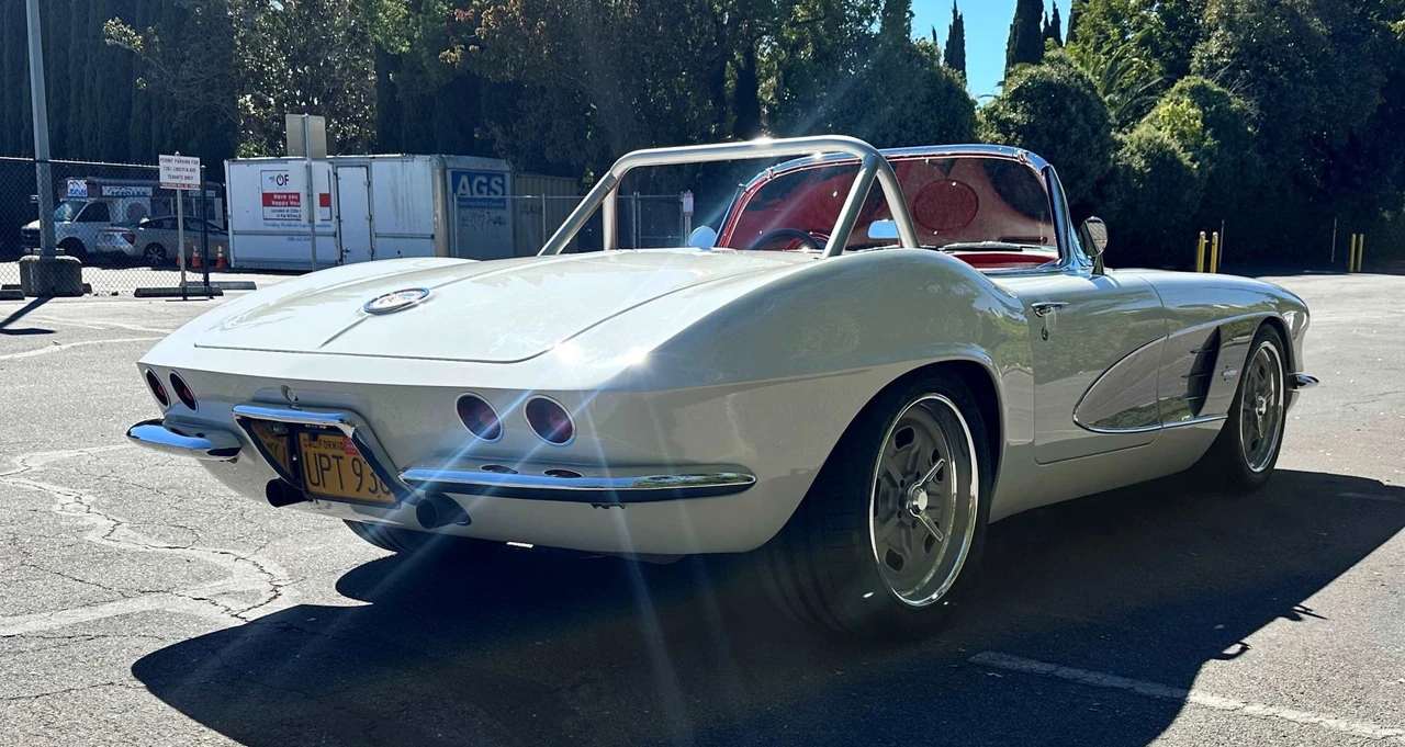 1961 Chevrolet Corvette C1 - Image 15 of 31