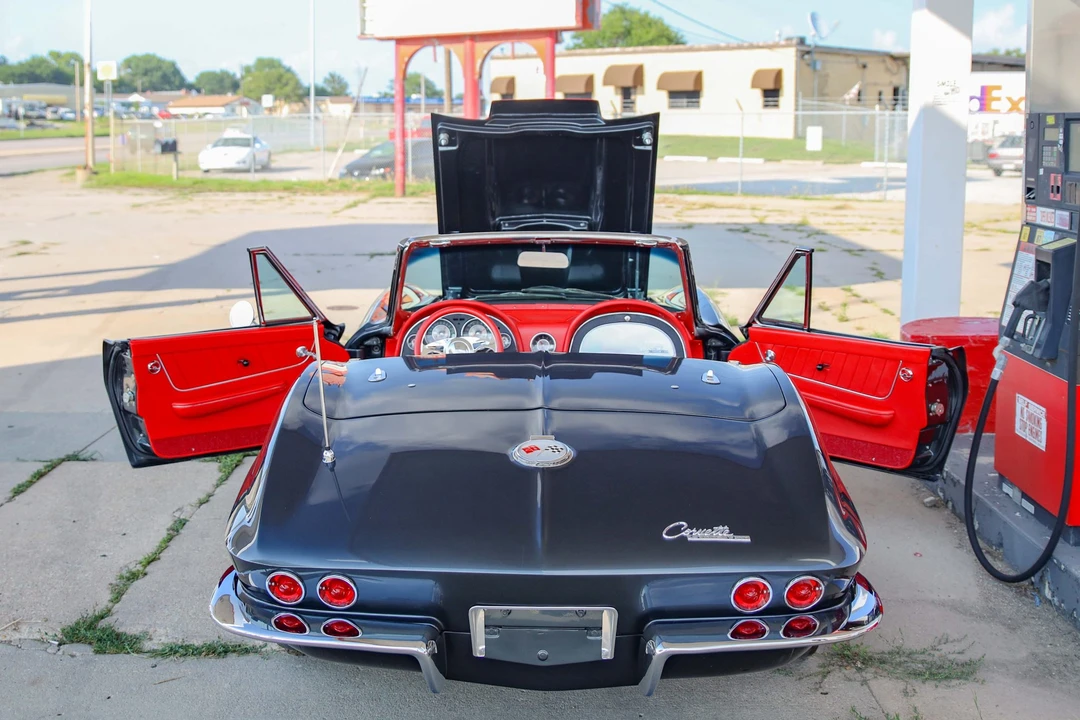 1963 Chevrolet Corvette C2 - Image 11 of 31