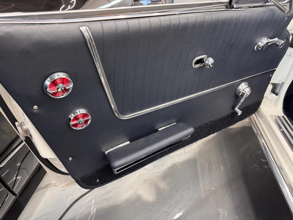 1964 Chevrolet Corvette C2 - Image 26 of 31