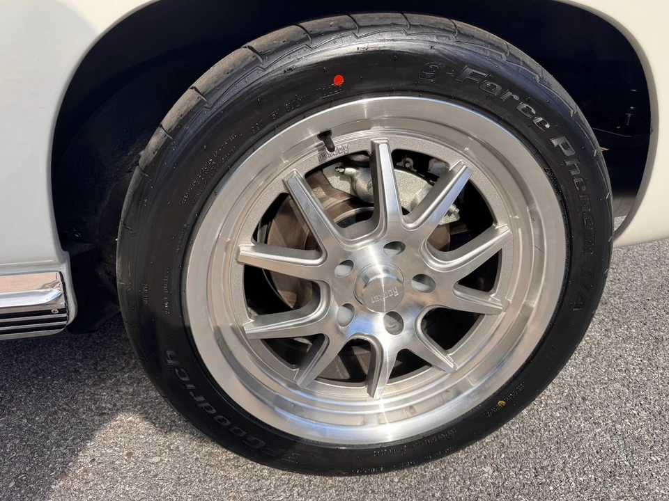 1964 Chevrolet Corvette C2 - Image 23 of 31