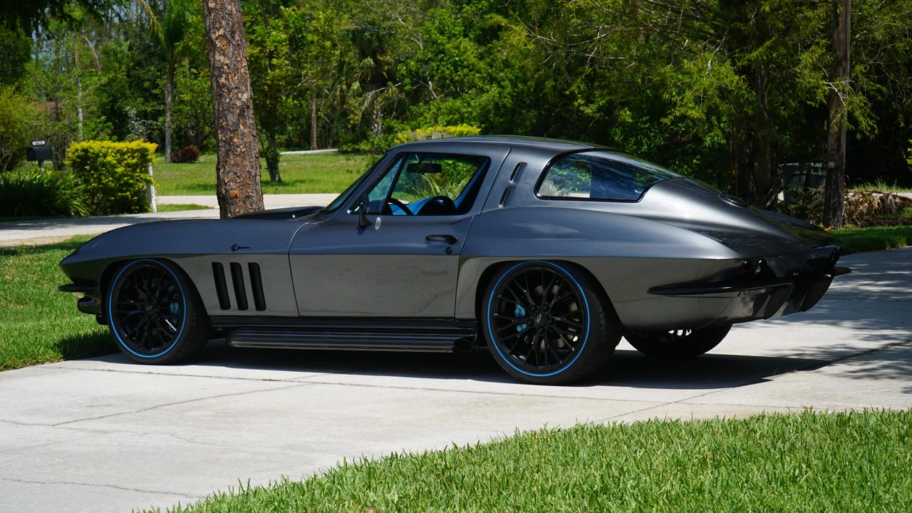 1965 Chevrolet Corvette C2 - Image 9 of 31