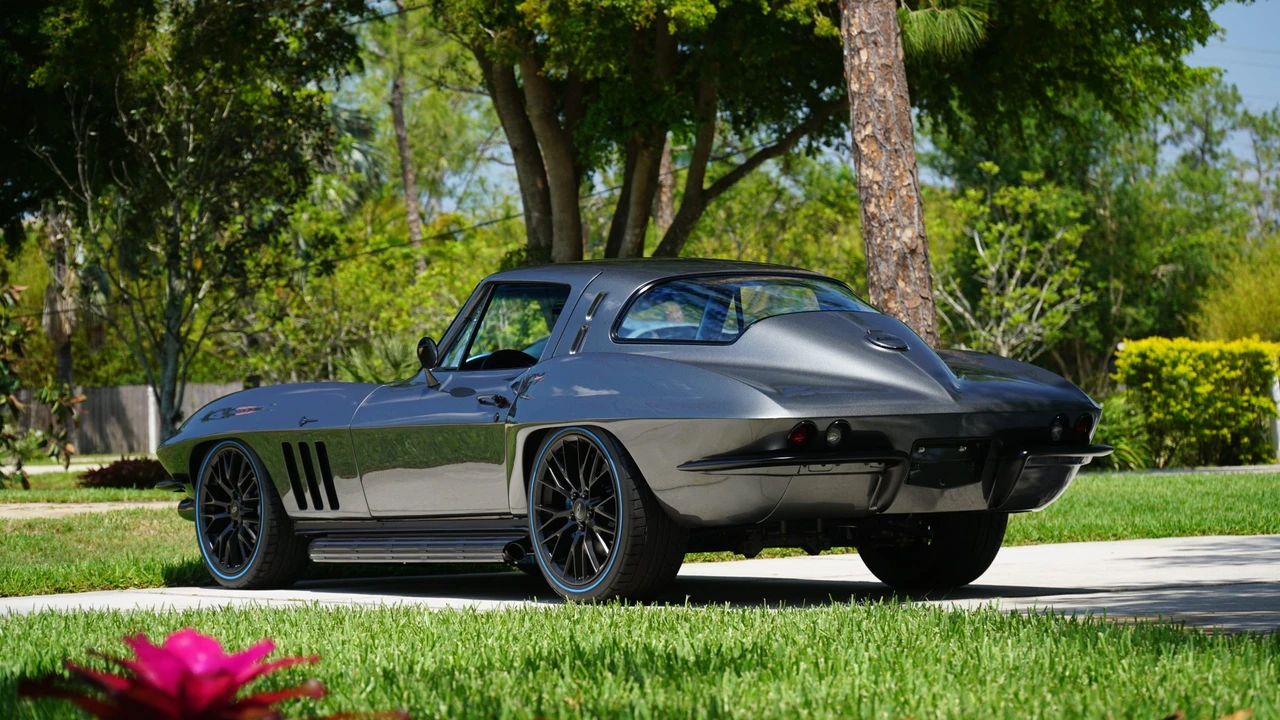 1965 Chevrolet Corvette C2 - Image 10 of 31