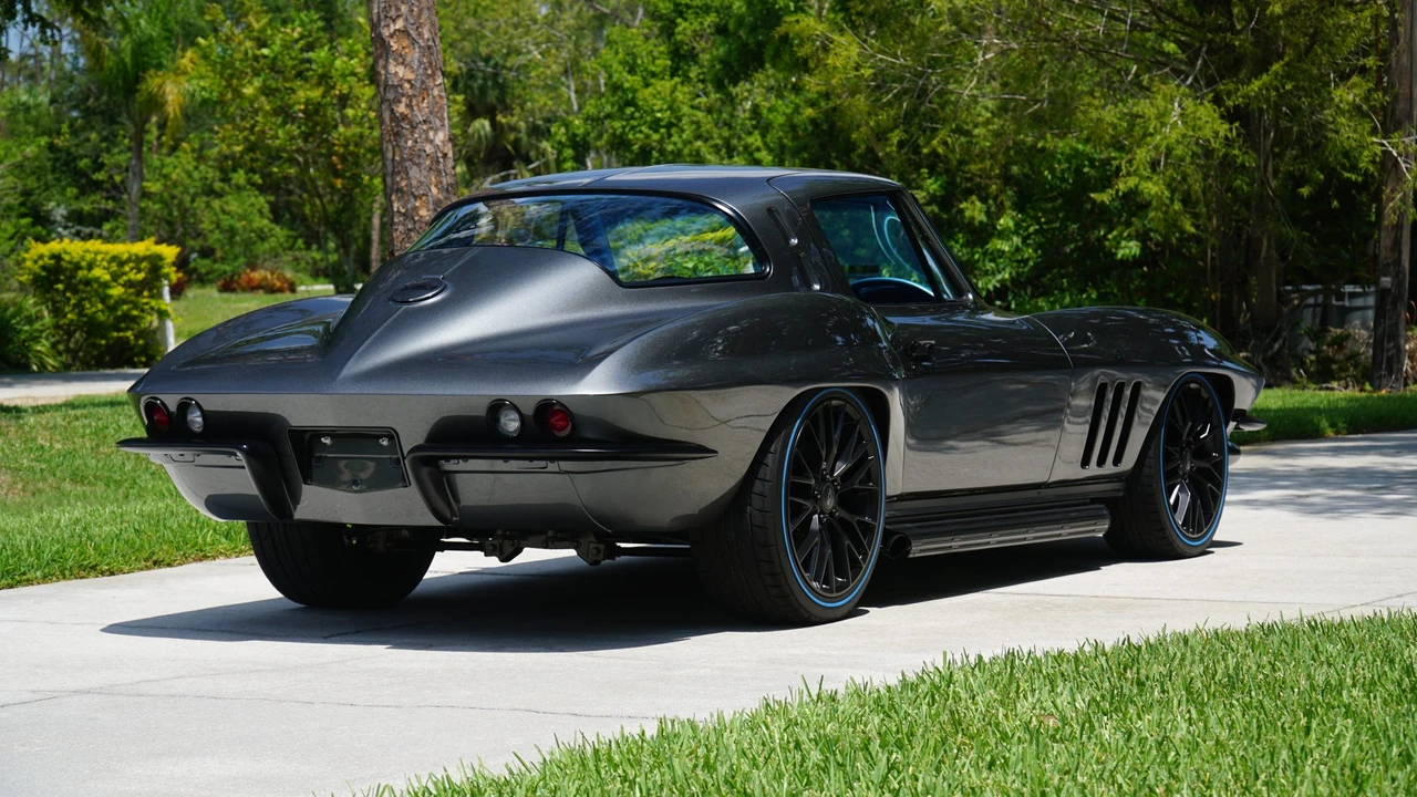 1965 Chevrolet Corvette C2 - Image 17 of 31