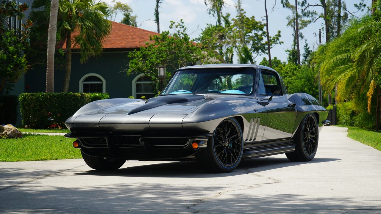 1965 Chevrolet Corvette C2 - Image 2 of 31