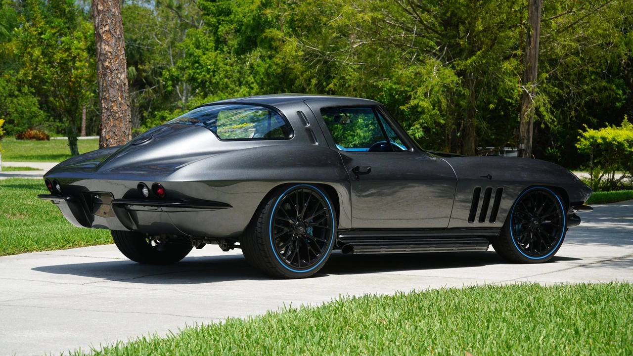 1965 Chevrolet Corvette C2 - Image 18 of 31