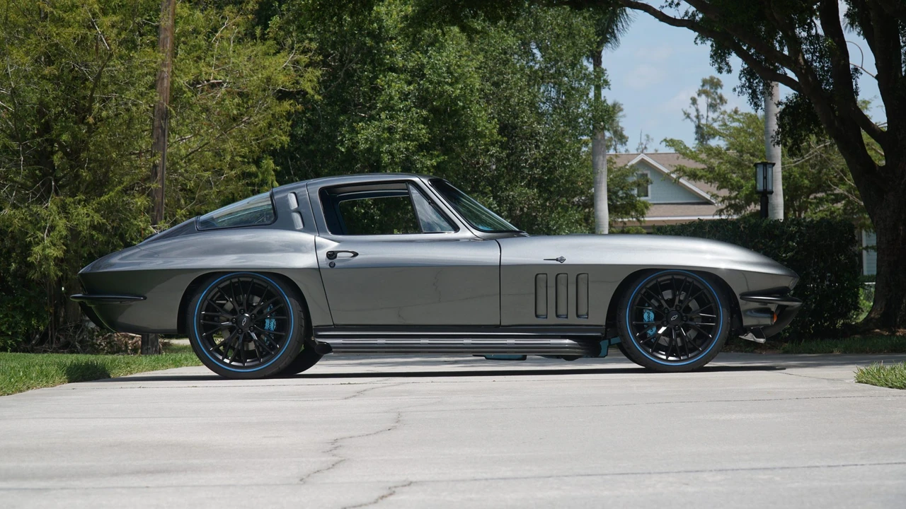 1965 Chevrolet Corvette C2 - Image 19 of 31