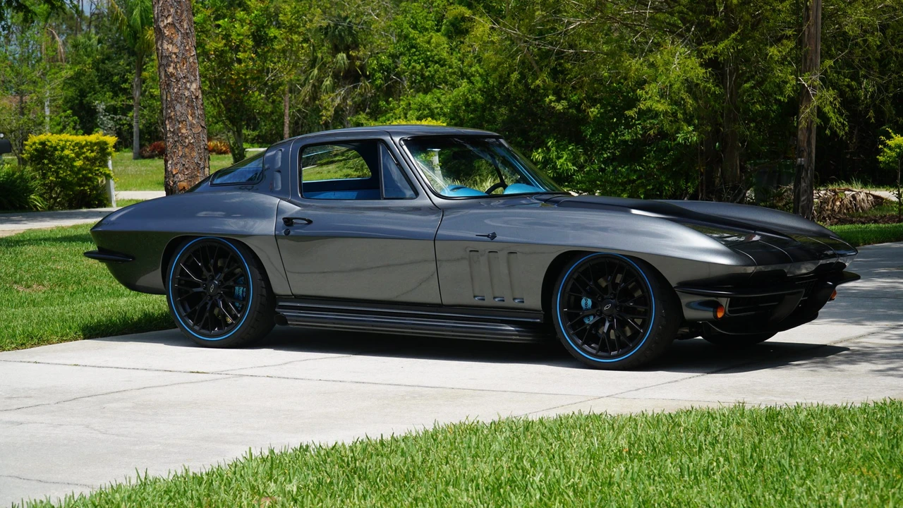 1965 Chevrolet Corvette C2 - Image 20 of 31