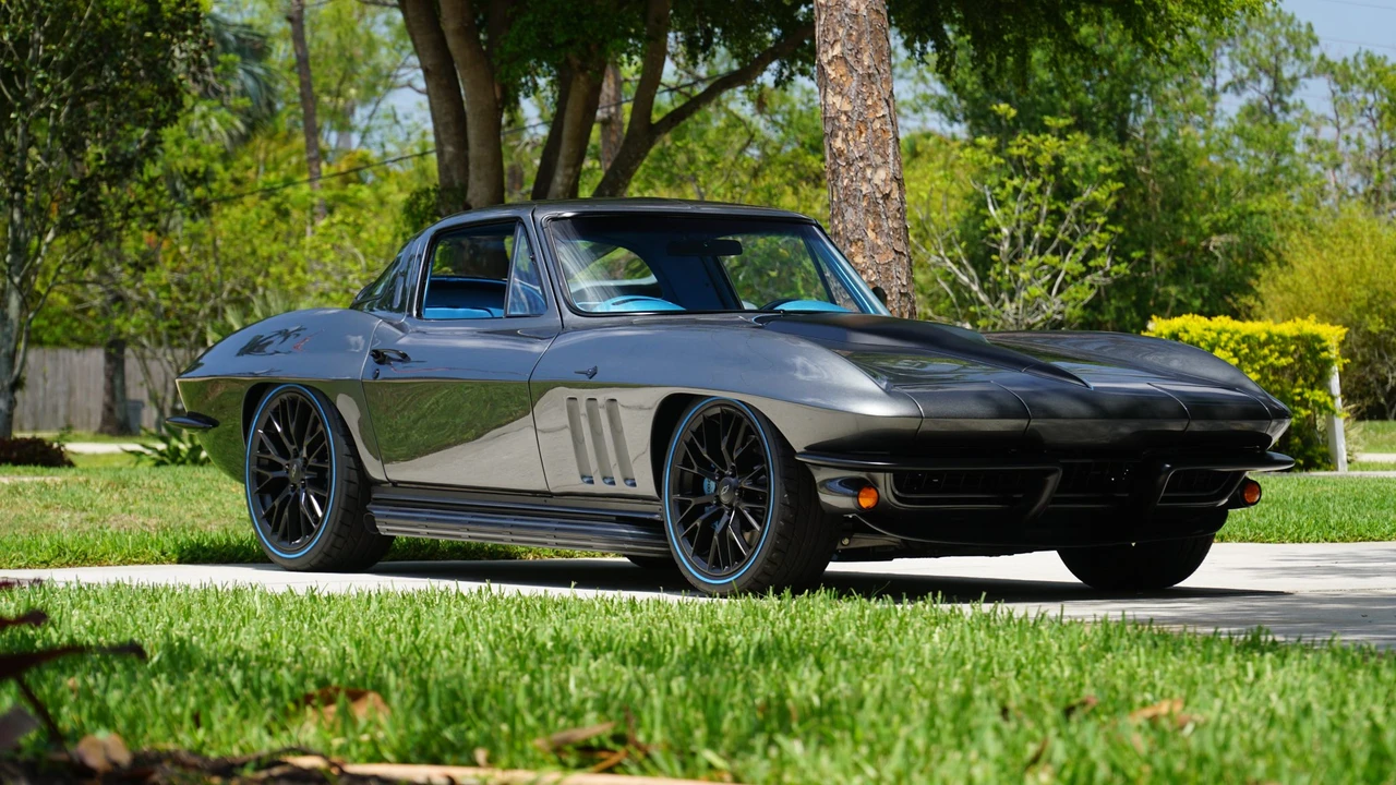 1965 Chevrolet Corvette C2 - Image 24 of 31