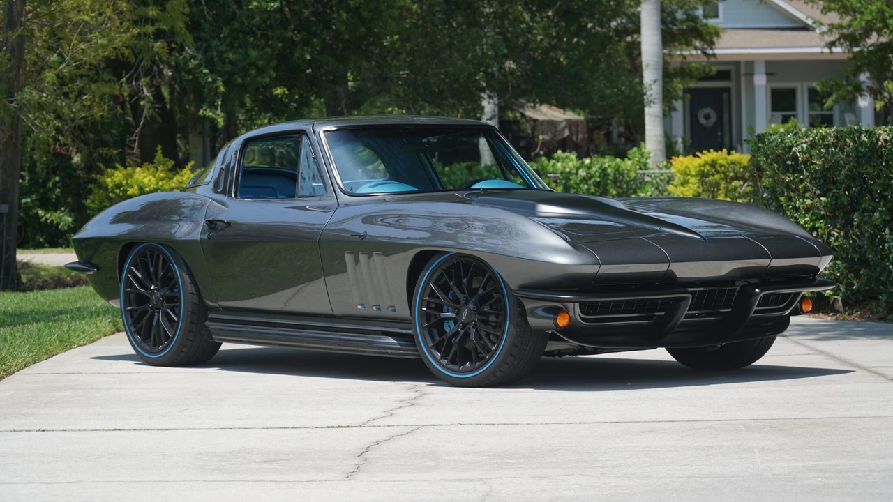 1965 Chevrolet Corvette C2 - Image 23 of 31