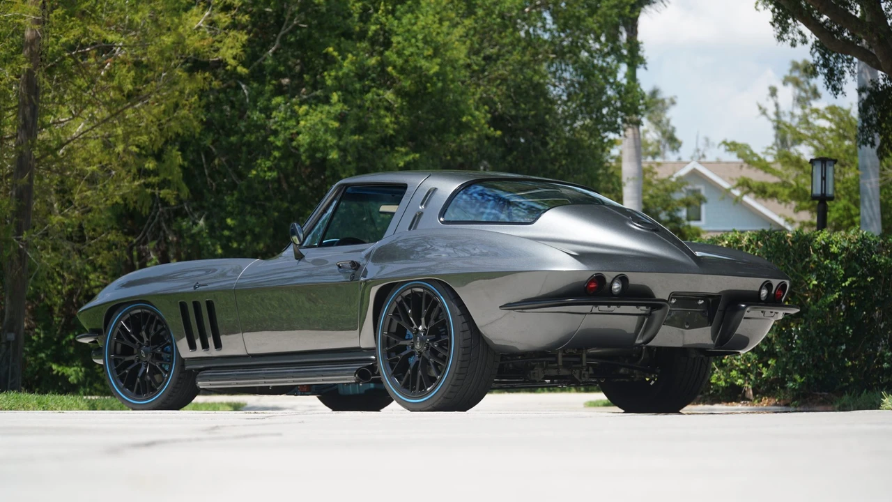 1965 Chevrolet Corvette C2 - Image 11 of 31