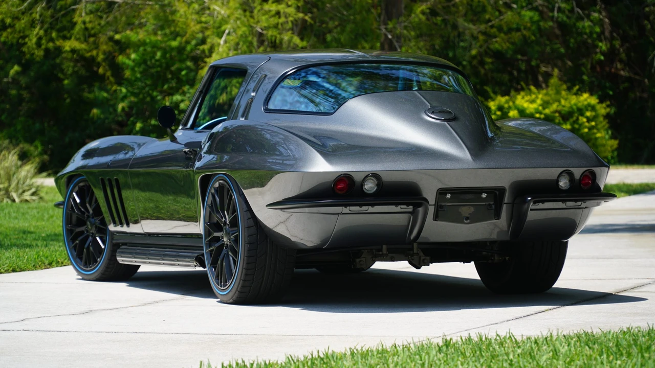 1965 Chevrolet Corvette C2 - Image 13 of 31