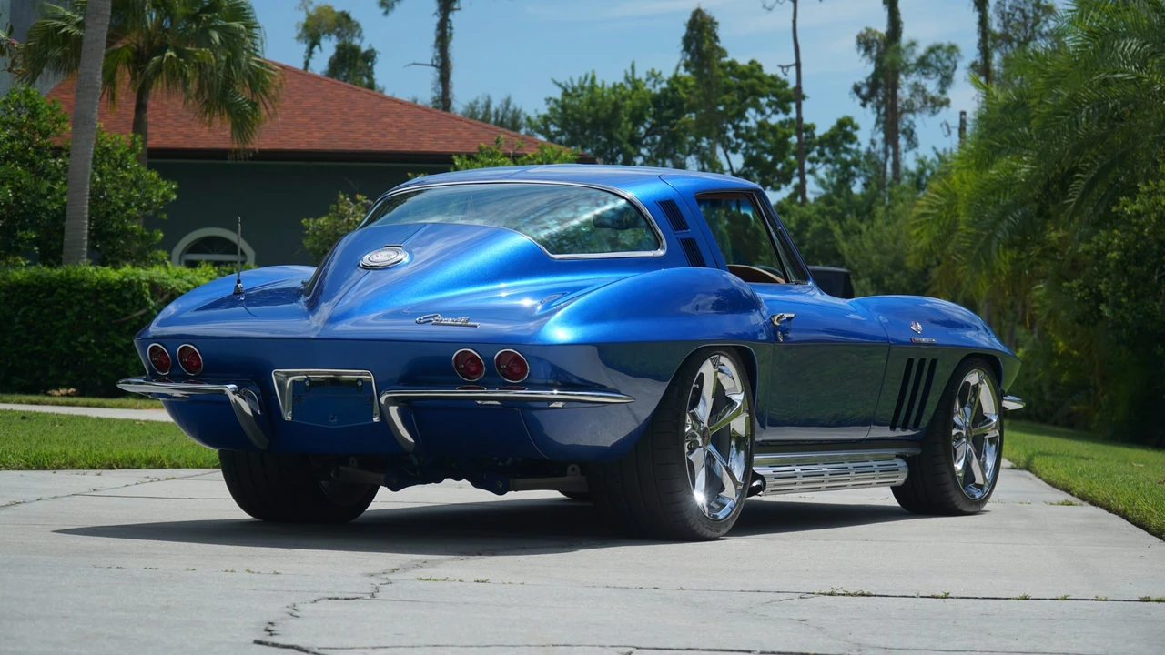 1965 Chevrolet Corvette C2 - Image 23 of 31