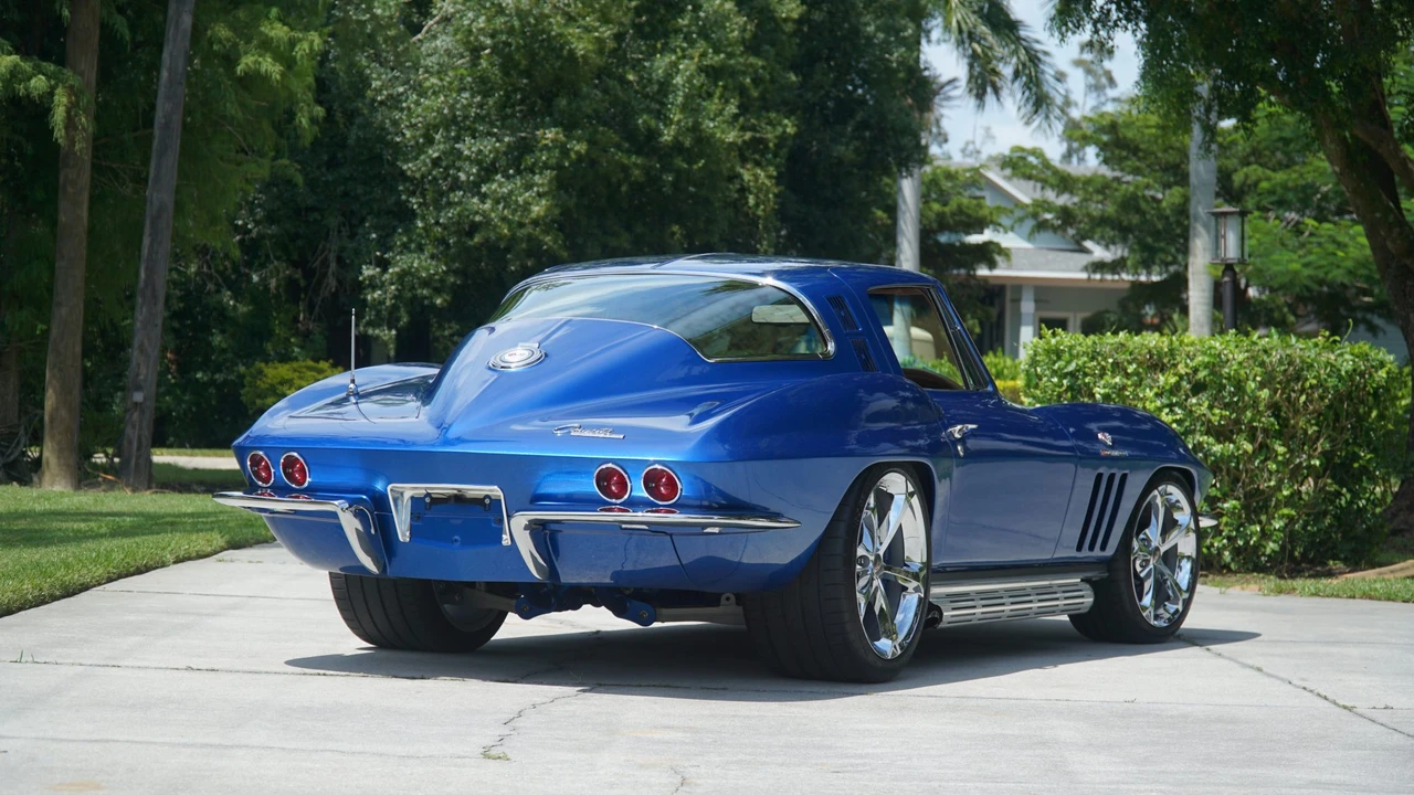 1965 Chevrolet Corvette C2 - Image 22 of 31