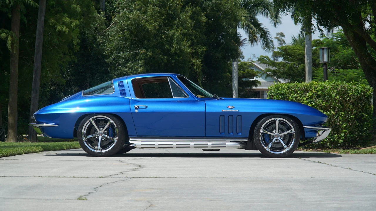 1965 Chevrolet Corvette C2 - Image 19 of 31