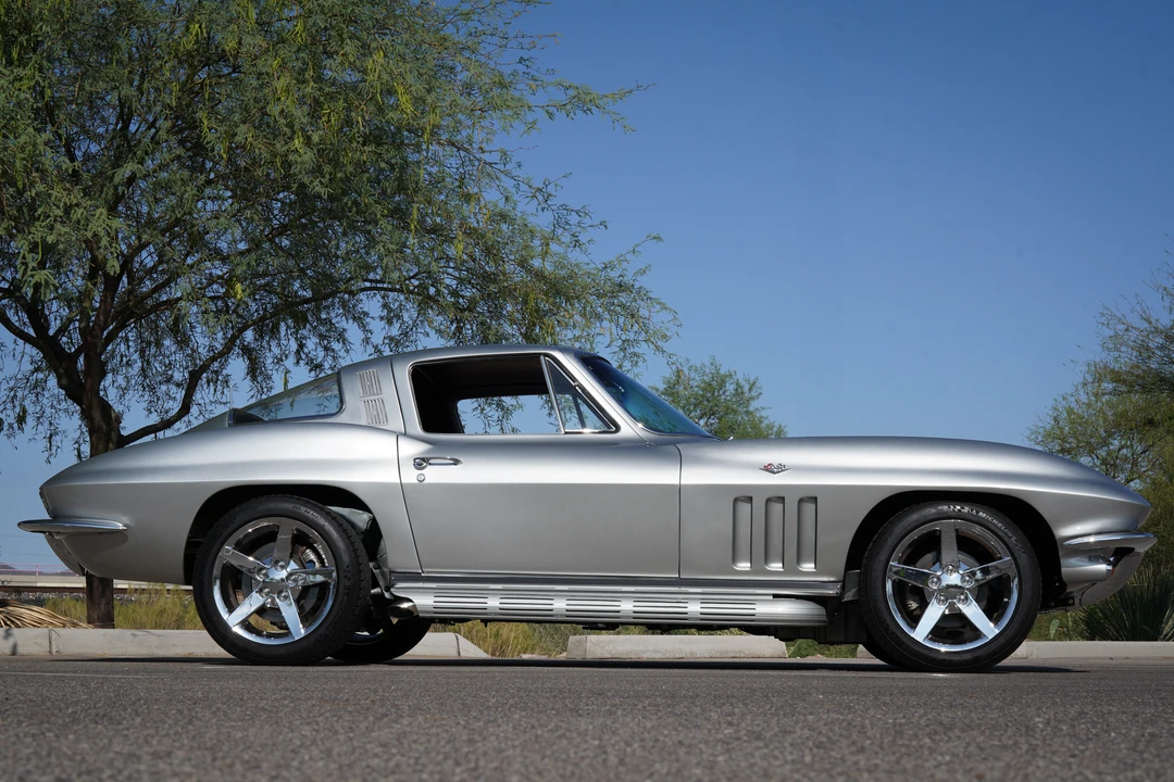 1965 Chevrolet Corvette C2 - Image 3 of 31