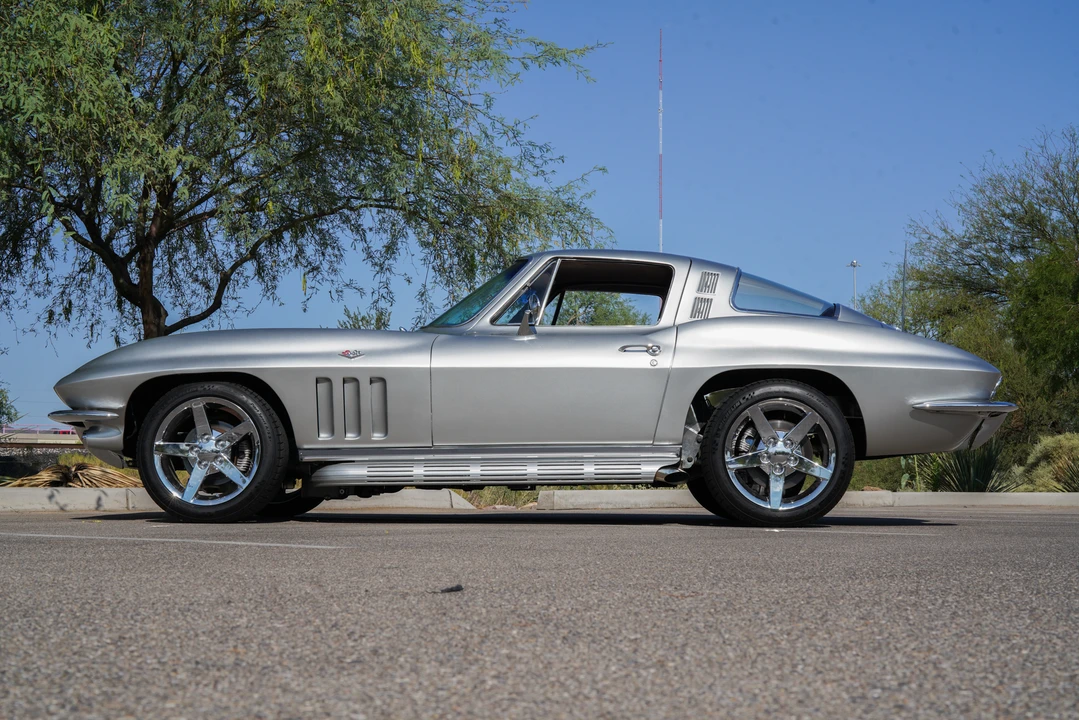 1965 Chevrolet Corvette C2 - Image 13 of 31